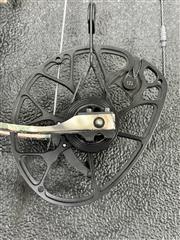 Mathews Halon 6 RH Compound Bow - Draw Weight 70lbs - Draw Length 31